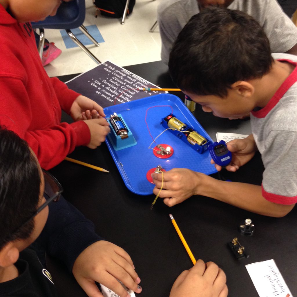 MrsNovakJones's tweet photo. Circuit Lab w/sound,light &amp; mechanical energy! Modeling for 5 th grade! @pmeseagles @DrHodgin #manorisd https://t.co/q2h05PBEpo