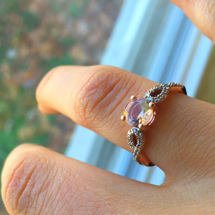 ri_weee24's tweet photo. I'm seriously so in love with my ring 😍💍 @DougyCline #justcleaned https://t.co/geoHwWtwSb