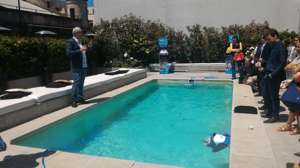 TrendHuntingBA's tweet photo. Hoy @Dolphin_AR dio a conocer nuevos modelos en #robótica para #limpiezadepiscinas #experienciadolphin https://t.co/Vx3Vv1xjKp