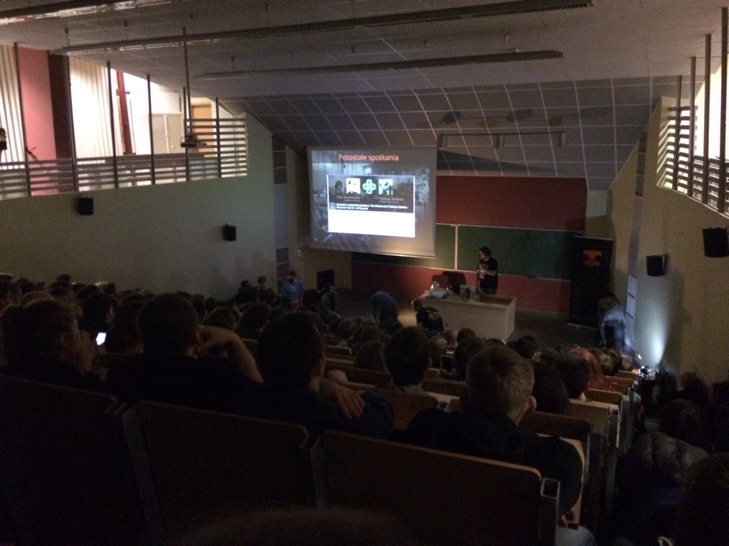 Galante_Games's tweet image. #GameDevFest big opening!! Room all packed.