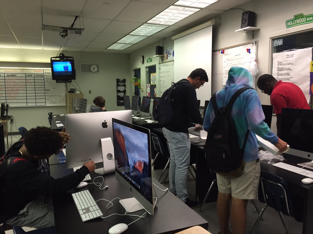 JPTVOnline's tweet photo. New iMacs are here!!!! #JPTV https://t.co/pAhDG8ryFy