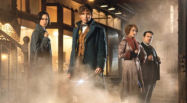 MuggleNet's tweet photo. Who else is seeing that fabulous #Hufflepuff scarf? #FantasticBeasts https://t.co/rmApeBURec https://t.co/PpF2qW7RMQ