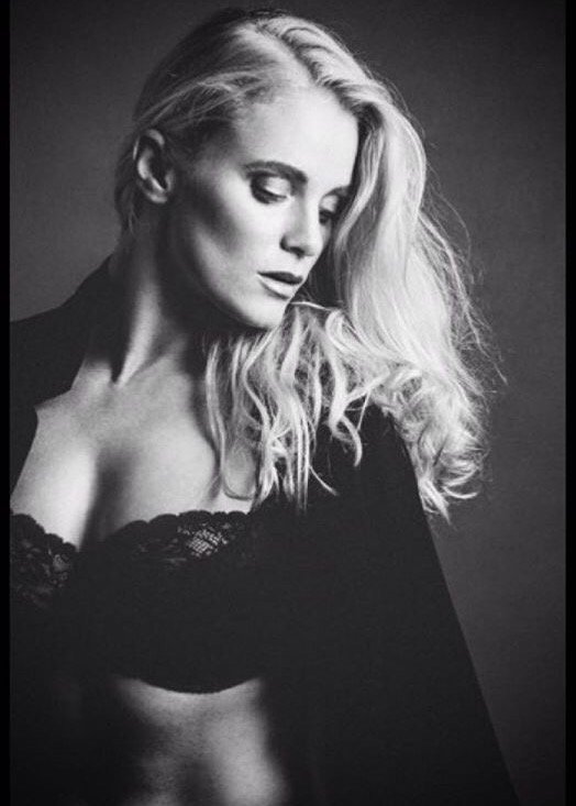 BridgeModels's tweet photo. Amazing cheek bones alert‼️ @teracek111 looking amazing for Follyhouse #lingeriemodel #curvemodel https://t.co/S7kHWVhbZc
