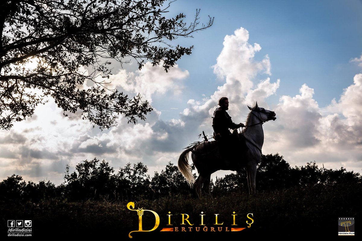 DirilisDizisi's tweet photo. #KutluUyanış “Ah be Aktolgalı… Gökkubbe çatırdadı. İki gardaşın kavgası ahaliyi perişan eyleyecektir.” #Ertuğrul https://t.co/JkI2pH1Vhe