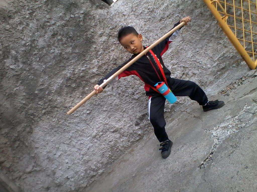 Siapa mo jadi korban pertama? @LanyChois <a href="/anislois/">anislois</a>