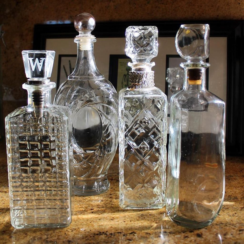 TheVspotBlog's tweet image. I love me some pretty glass decanters.  #dontneedthem #wantthem #collection ift.tt/1RU9c26
