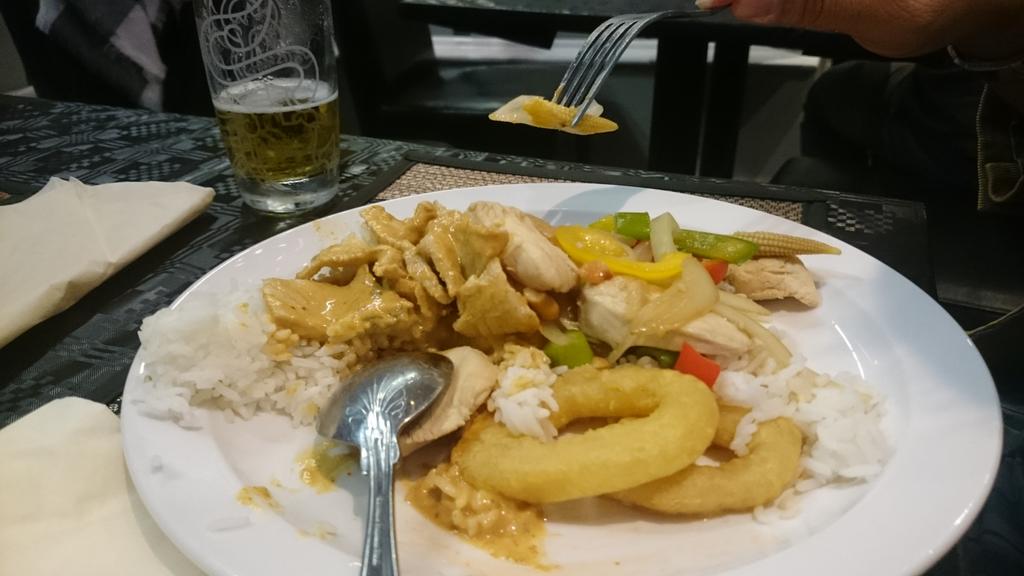 MattandCat's tweet photo. We're tucking into @ryde_thai buffet, inc delicious pork penang and fab Thai green curry. Every Wednesday, £11.95. https://t.co/GcWXtwr6ot