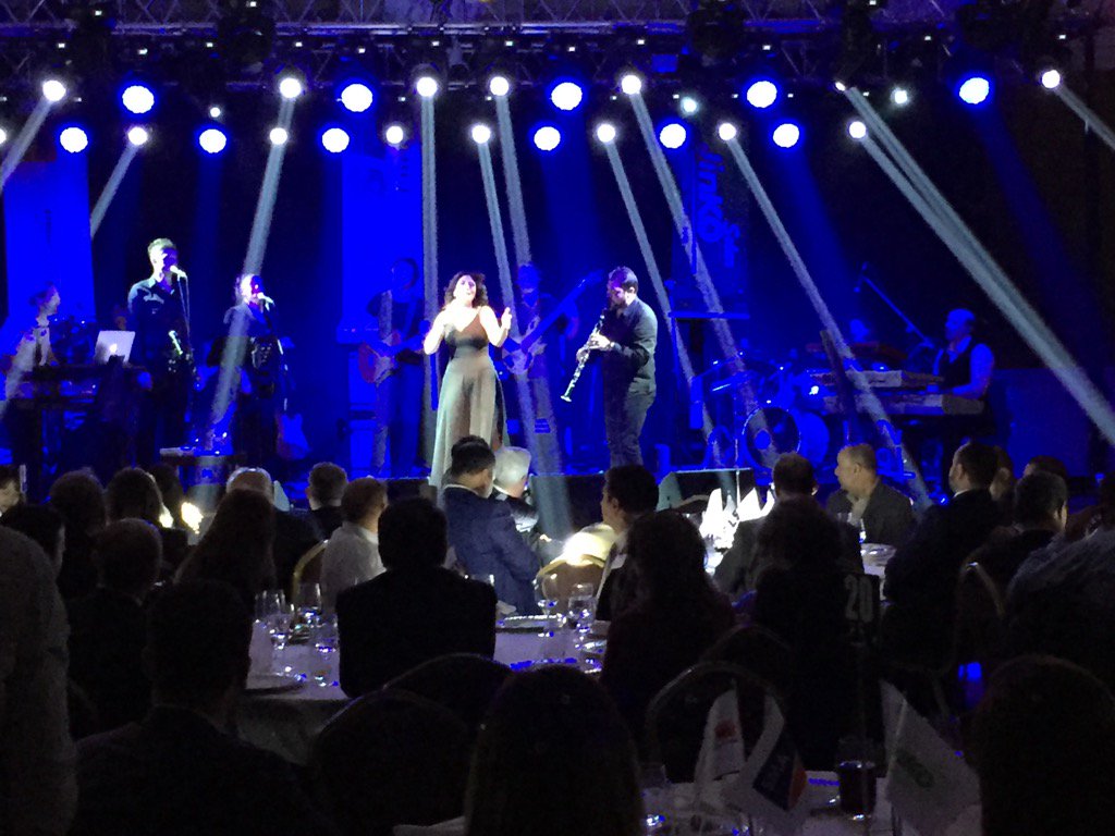 OrcunBaslak's tweet photo. Bu gece bize @elseenerji Işın Karaca ile sürpriz yaptı. #eif2015 #elseenerji https://t.co/aB4U4qeFXy
