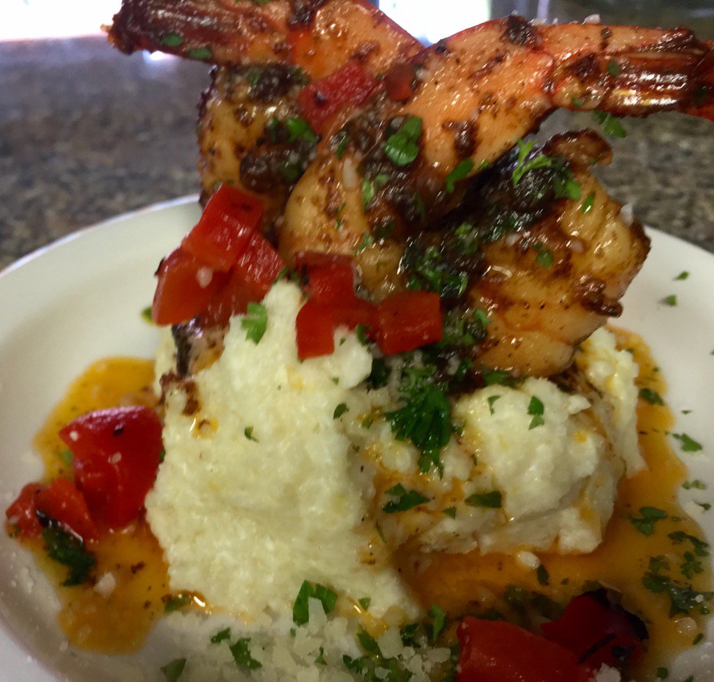 Chefseanguy's tweet photo. Foodie hour
3-6pm wkdays
Bayou shrimp $5
Left hand stout $5 https://t.co/LNEvLFkw6r