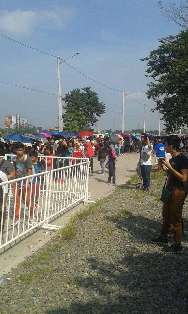 ALDENPHILS's tweet photo. MAKE IT 20K REPLIES 
KUNG NAMISS NYO ANG EVENT
SA PH ARENA. MENTION @ALDUBPILIPINAS AND USE HT #ALDUB16thWeeksary https://t.co/dxtx7KmRvz