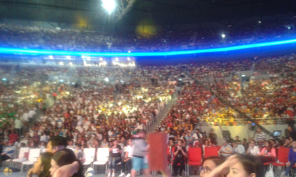ALDENPHILS's tweet photo. MAKE IT 20K REPLIES 
KUNG NAMISS NYO ANG EVENT
SA PH ARENA. MENTION @ALDUBPILIPINAS AND USE HT #ALDUB16thWeeksary https://t.co/dxtx7KmRvz