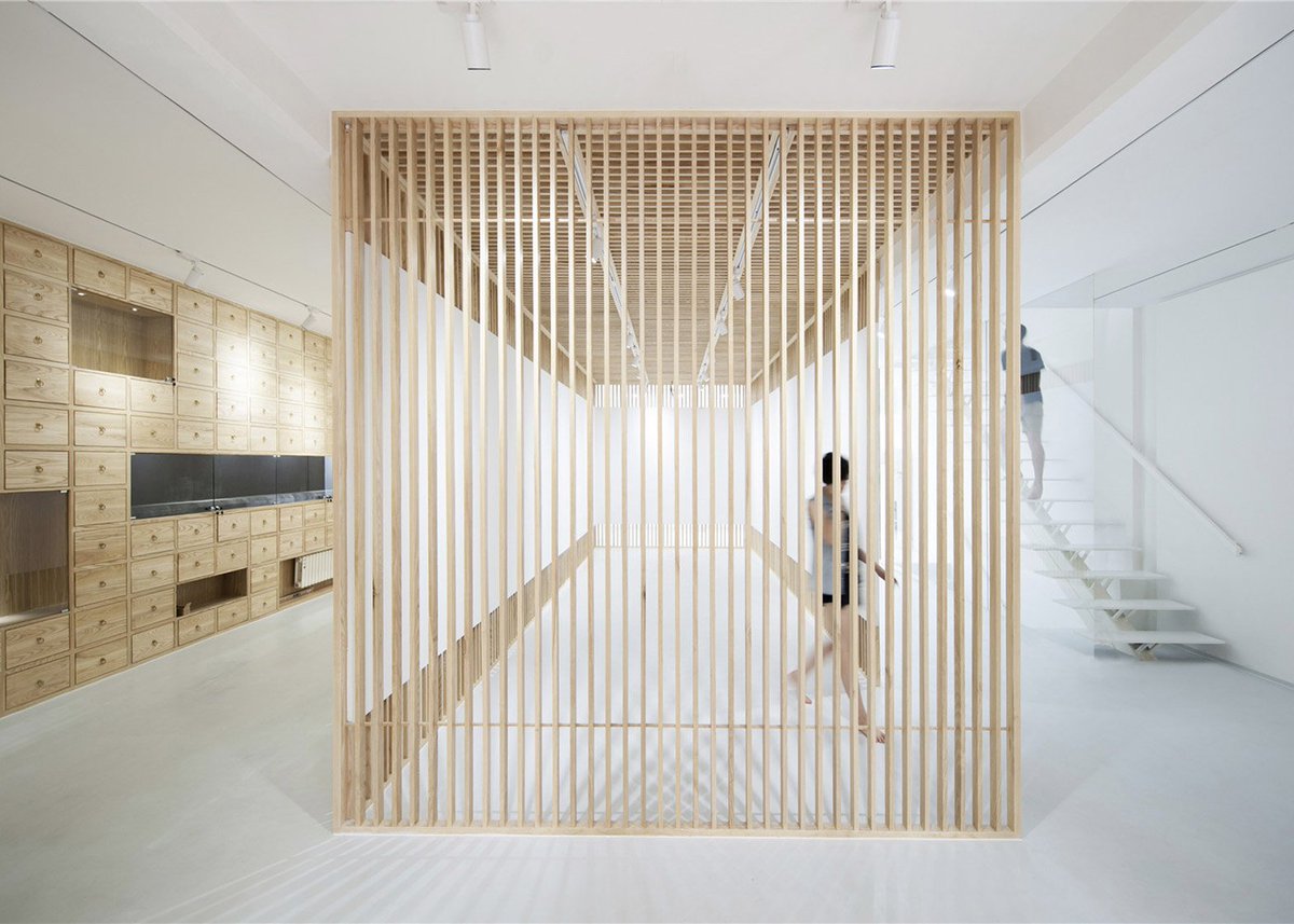 dezeen's tweet photo. Foldaway walls added to Beijing art gallery: https://t.co/evj6vLze7B #interiordesign https://t.co/jBVppvxLKm