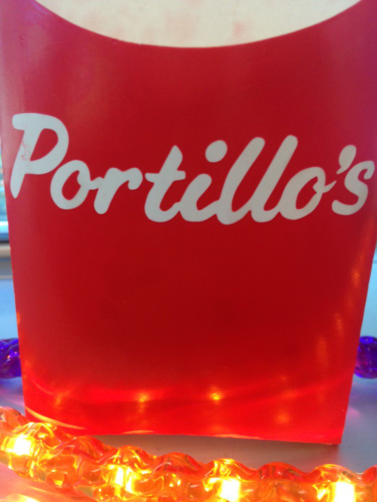 JenniferL_BG's tweet photo. Fun at work @BlueGrace_CHI ! thanks @ppape_bg  @misha84_BG #Portillos #chicagoway https://t.co/tYZLqlddwz