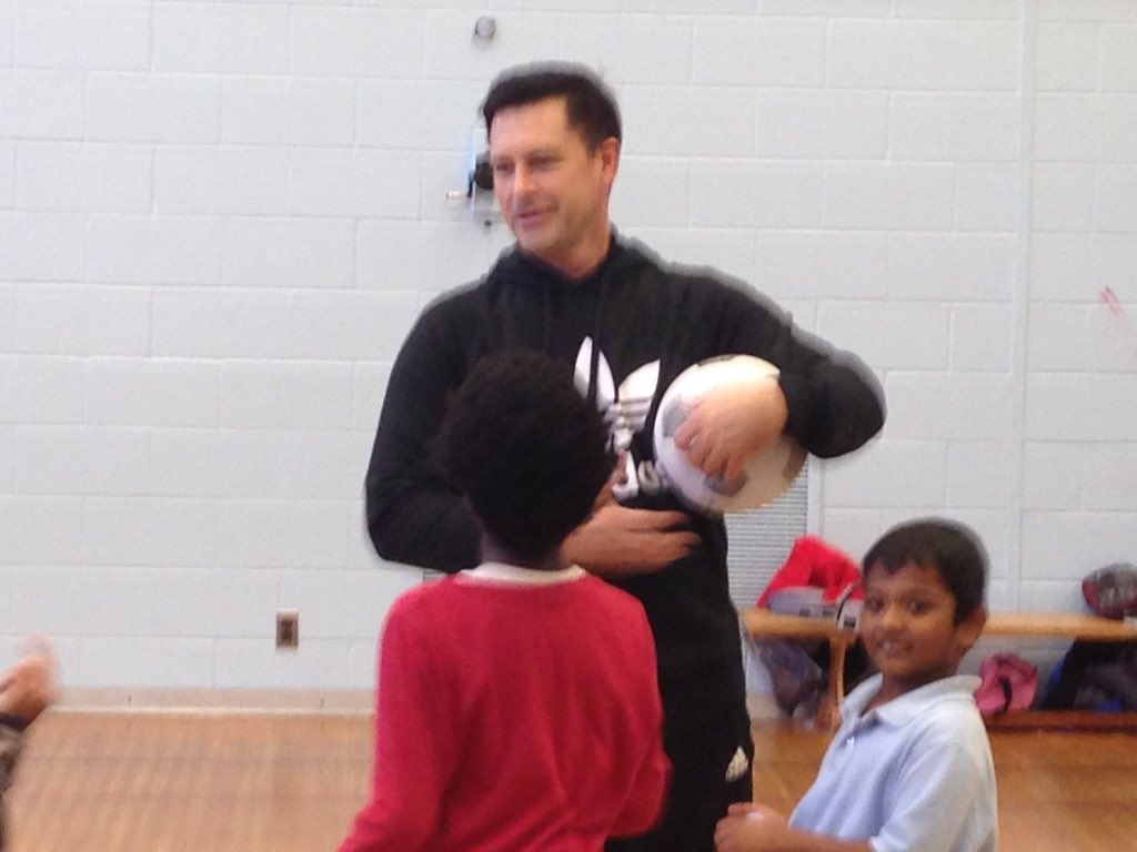 glennthecop's tweet photo. @TPSCoaches running youth athletics session at #TopcliffPS #youthprograms #leadership #GREATprogram @TorontoPolice https://t.co/vcgMOH8MZ8