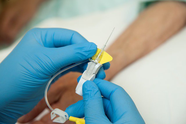 elmundosalud's tweet photo. Una gota de sangre para predecir la respuesta al tratamiento en el cáncer de próstata https://t.co/k4HpHU1wkS https://t.co/KnilvSUViH