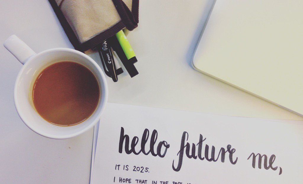 JuliSikorska's tweet photo. Thanks #GSBS2015 for making me do this. #HelloFutureMe #lettering #handlettering #lettertoself #YCM2015 #10years https://t.co/nY8reJYuzx