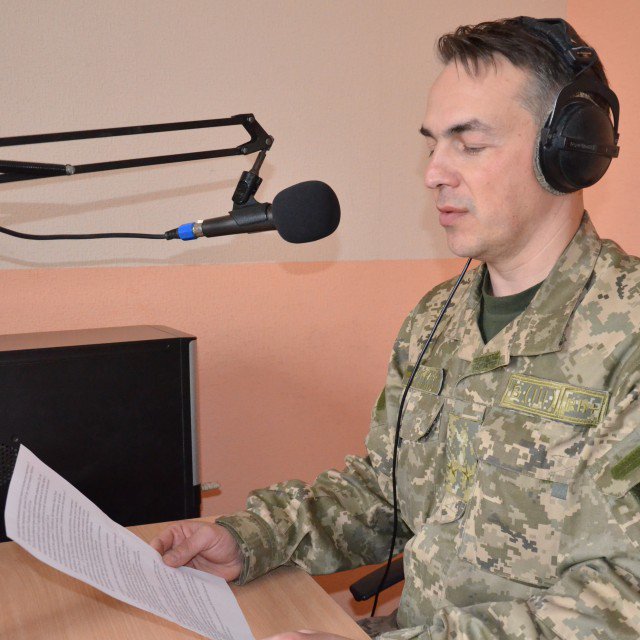 ATOspeaker's tweet photo. Хроніки АТО з підполковником Русланом Ткачуком станом на 4.11.15 (радіо СТВ, 105.3 фм) - https://t.co/wTjXmCejHH https://t.co/mxJ3HHKU8T