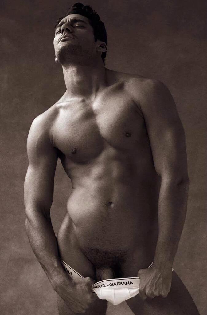 <a href="/Marrodriguez69/">Marissa Rodriguez</a>  @MsAllieSinclair <a href="/HudsonDChase/">Hudson Chase</a>  #humpday HELLO Mr. Chase