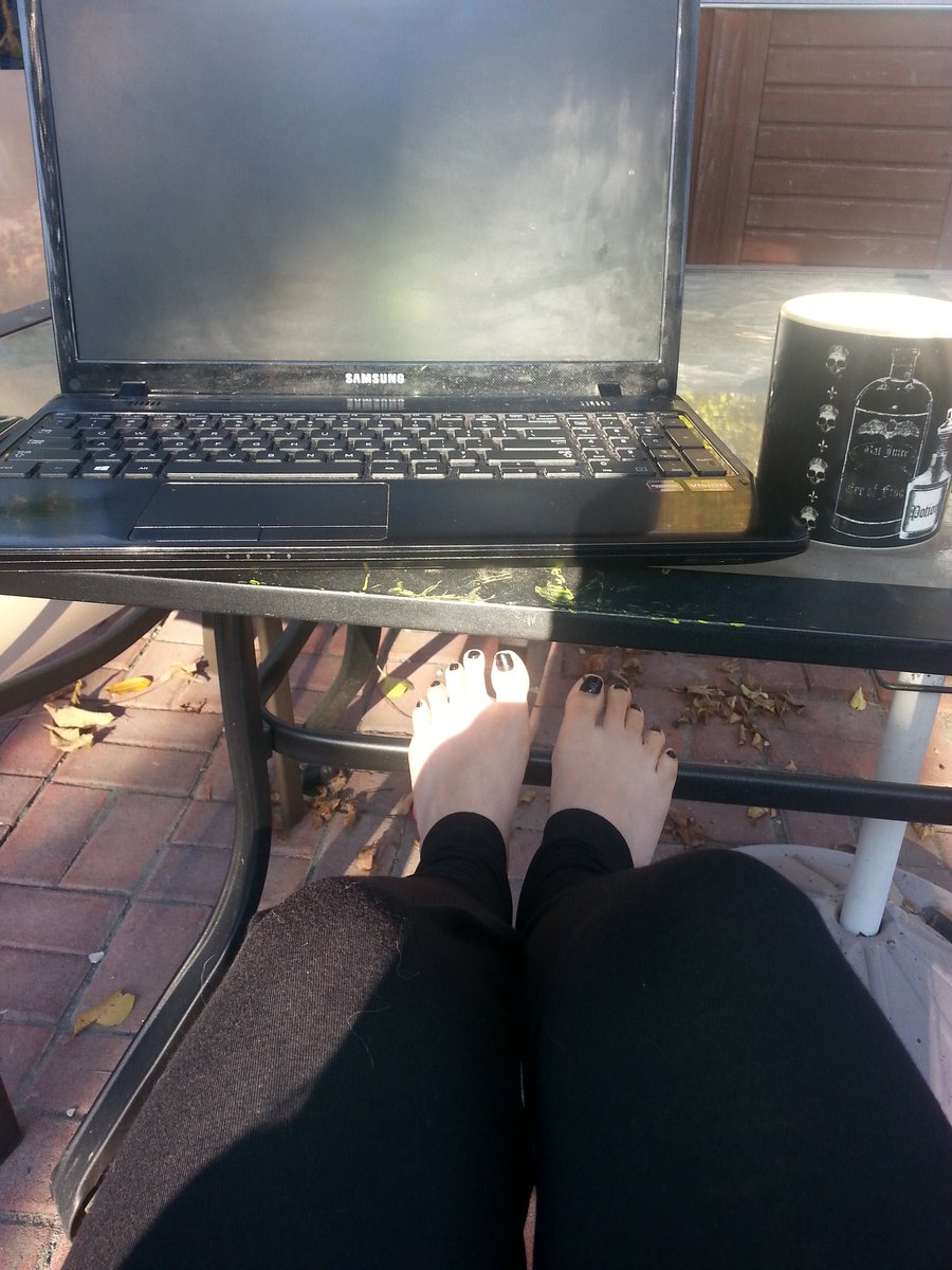 intuitivealy's tweet image. Ready, Set, Write. I have a half hour to get my kids from school. 60wpm. Go! #icantmath #amwriting