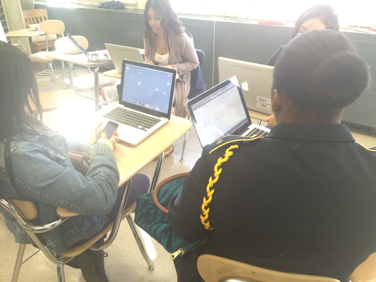 flhsfiorina's tweet photo. FLHS Carly Fiorina's campaign team working hard!
#mockthevote https://t.co/ogLzB0Ms8K
