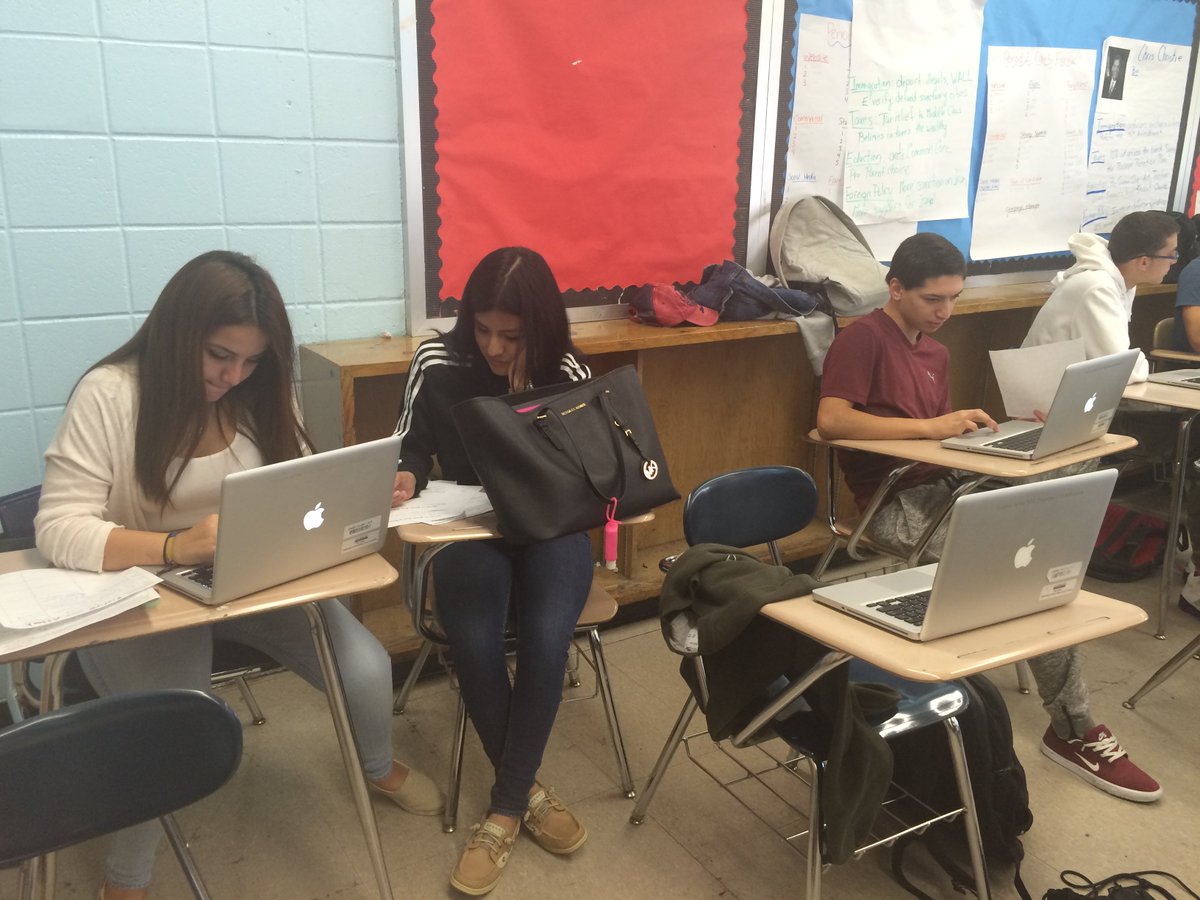 flhsfiorina's tweet photo. FLHS Carly Fiorina's campaign team working hard!
#mockthevote https://t.co/ogLzB0Ms8K