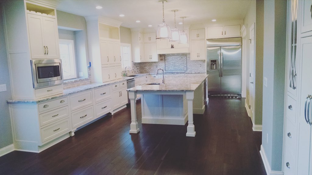 EvergreenHomes1's tweet photo. Remodel project took 7 weeks. Here is the final product! #remodel #floors #builders #kitchen https://t.co/jwgRMQIyfp