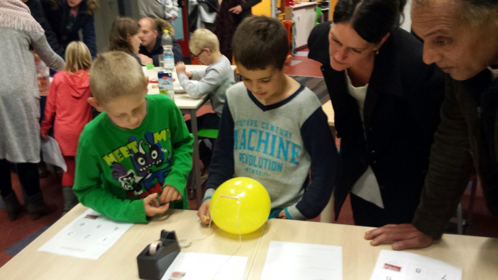 Gezellige familieavond op De Trilker met leuke activiteiten en enthousiaste kinderen.