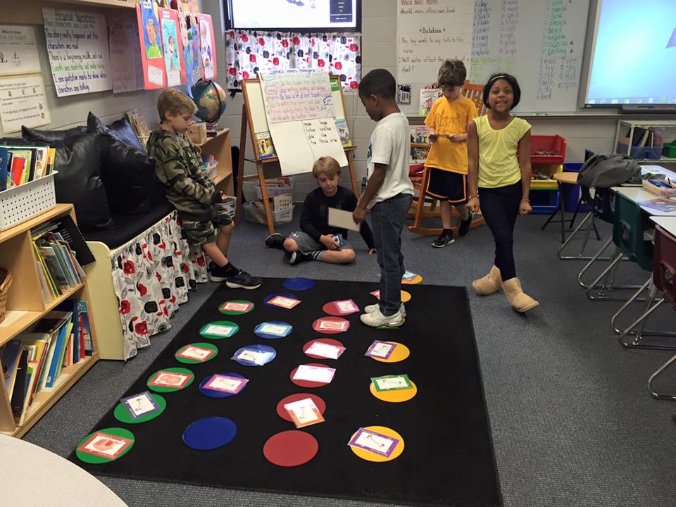 TulsaUnionSTEM's tweet photo. Union 2nd Graders beginning to connect the dots with computer programming! @CedarRidgePTA @PLTWorg @PLTWDreier https://t.co/6YMYkAun3k