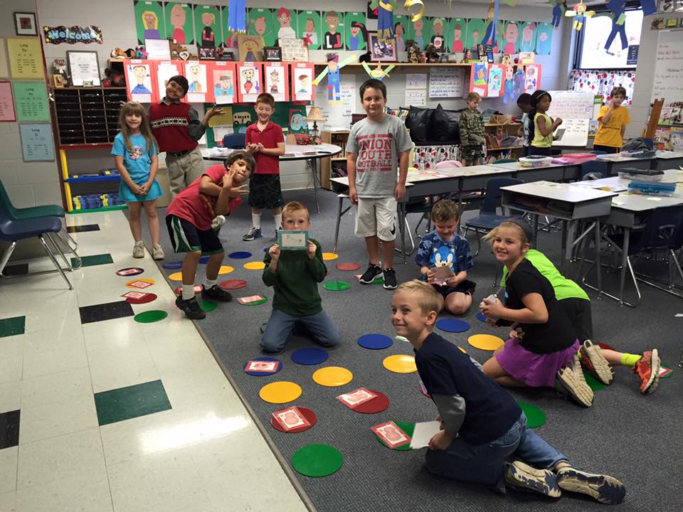 TulsaUnionSTEM's tweet photo. Union 2nd Graders beginning to connect the dots with computer programming! @CedarRidgePTA @PLTWorg @PLTWDreier https://t.co/6YMYkAun3k