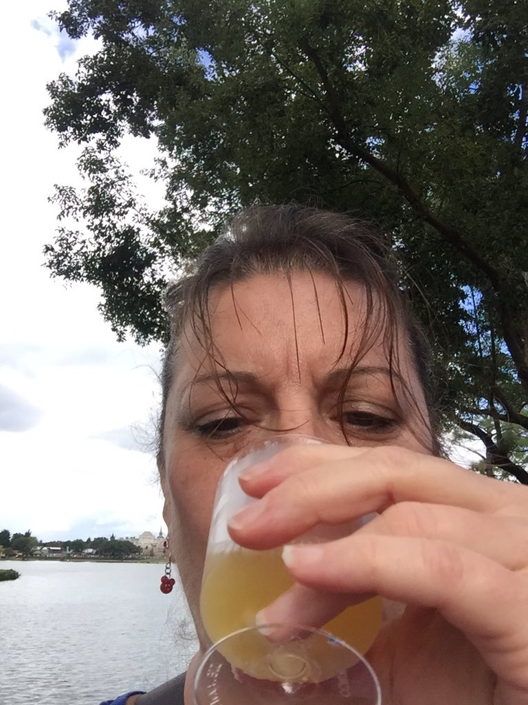 DiznePamjb's tweet photo. Pineapple Sake is AMAZING! #lacavafest #FoodandWine @WaltDisneyWorld @DrunkAtdisney https://t.co/6CL3IzBa2g