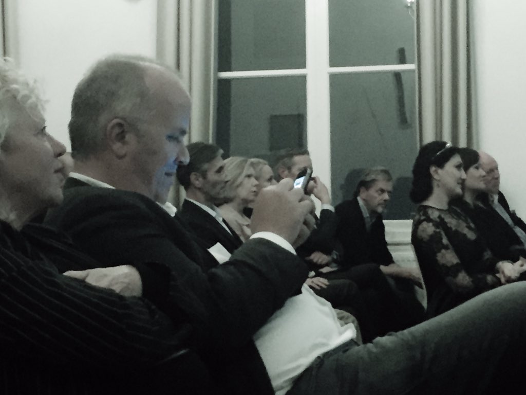 netwerkenhbc's tweet photo. @rogierpanis Twitterend tijdens bijeenkomst @VenduehuisDH of op online veiling? 😃 #wijrekenenhetgoed 👍 #hbc070 https://t.co/0wnggIDTWI