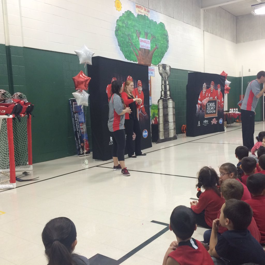 #WeAreLamphere #hillerwildcats Teemu Pulkkinen visits Hiller !!! So cool