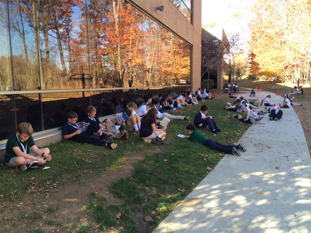 5thGradeSOI's tweet photo. Enjoying the last warm days of November reading for D5. 😄 #daily5 https://t.co/FR04K23FZW