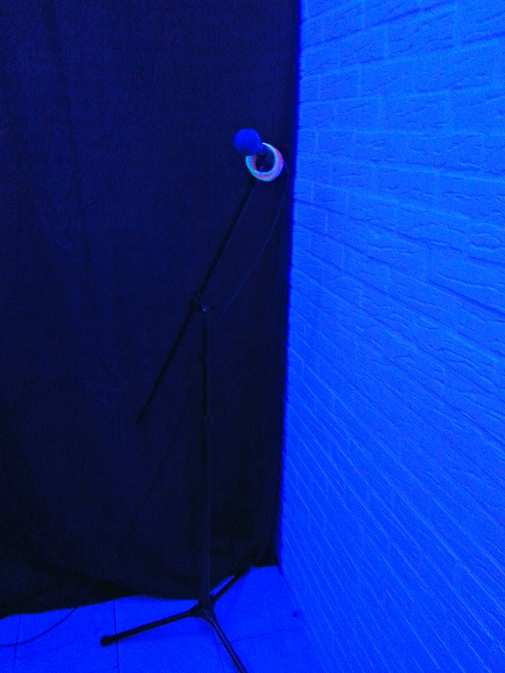 HTCollectief's tweet photo. De microfoon corner tot de cabina goed geissoleerd en klaar is! https://t.co/oKC8bEtXA5