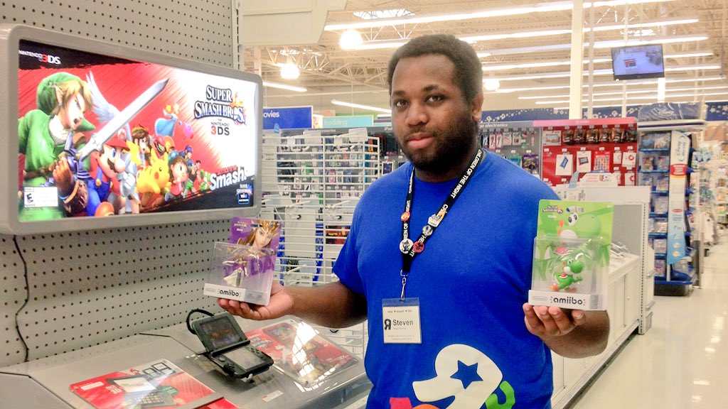 ToysRUs's tweet photo. These #ToyExperts are ready to help bring huge smiles to your kids’ faces Christmas morning! https://t.co/eF8cZ0F2lH https://t.co/KfAm92JeSs