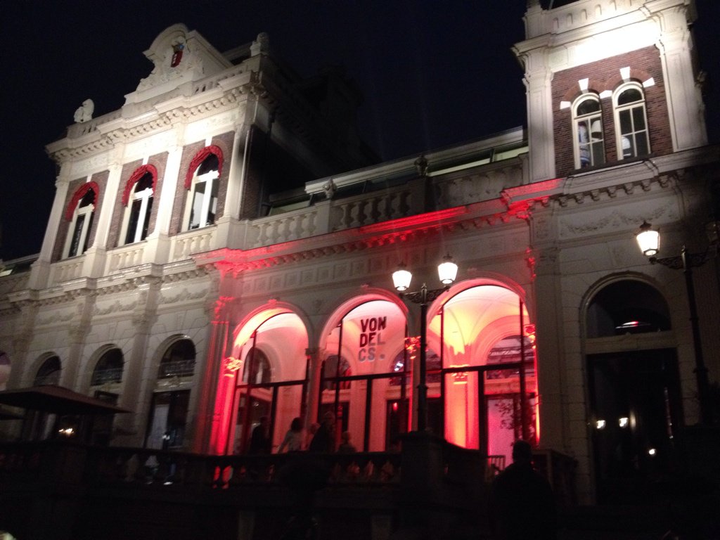 astro_andre's tweet photo. Presentatie Piet is ziek Illustraties PietParis. EmmaKZH+VondelCS w/ @Giovanca @SylvanaSimons #emma150 #pietisziek https://t.co/Qi972hZQm7