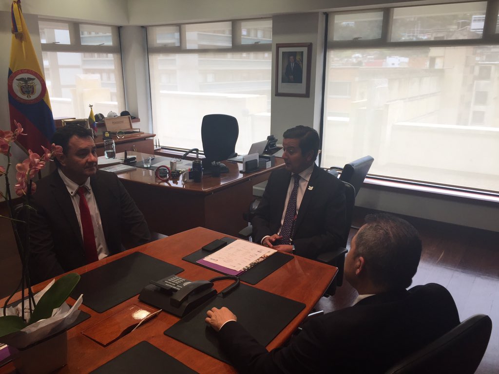 lunadavid's tweet photo. Con el Alcalde Electo de Armenia @CARLOSMARIOAM1 conversamos sobre despliegue de infraestructura en la ciudad. https://t.co/G76QIi9rLh