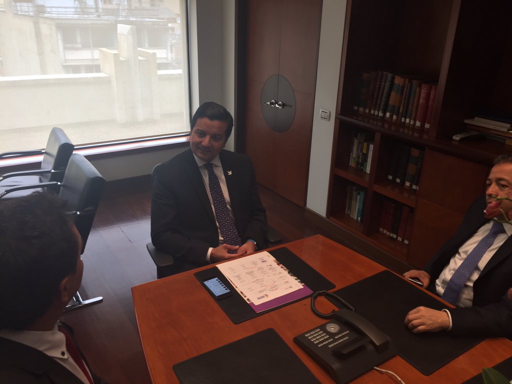 lunadavid's tweet photo. Con el Alcalde Electo de Armenia @CARLOSMARIOAM1 conversamos sobre despliegue de infraestructura en la ciudad. https://t.co/G76QIi9rLh