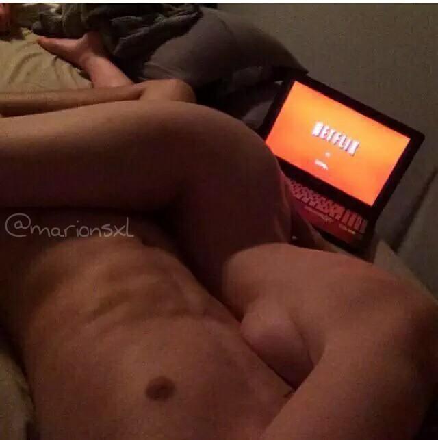 Marionsxl's tweet photo. Anh passer une soirée comme ça, ça doit être top 🔞😏 https://t.co/bE1usttIIn