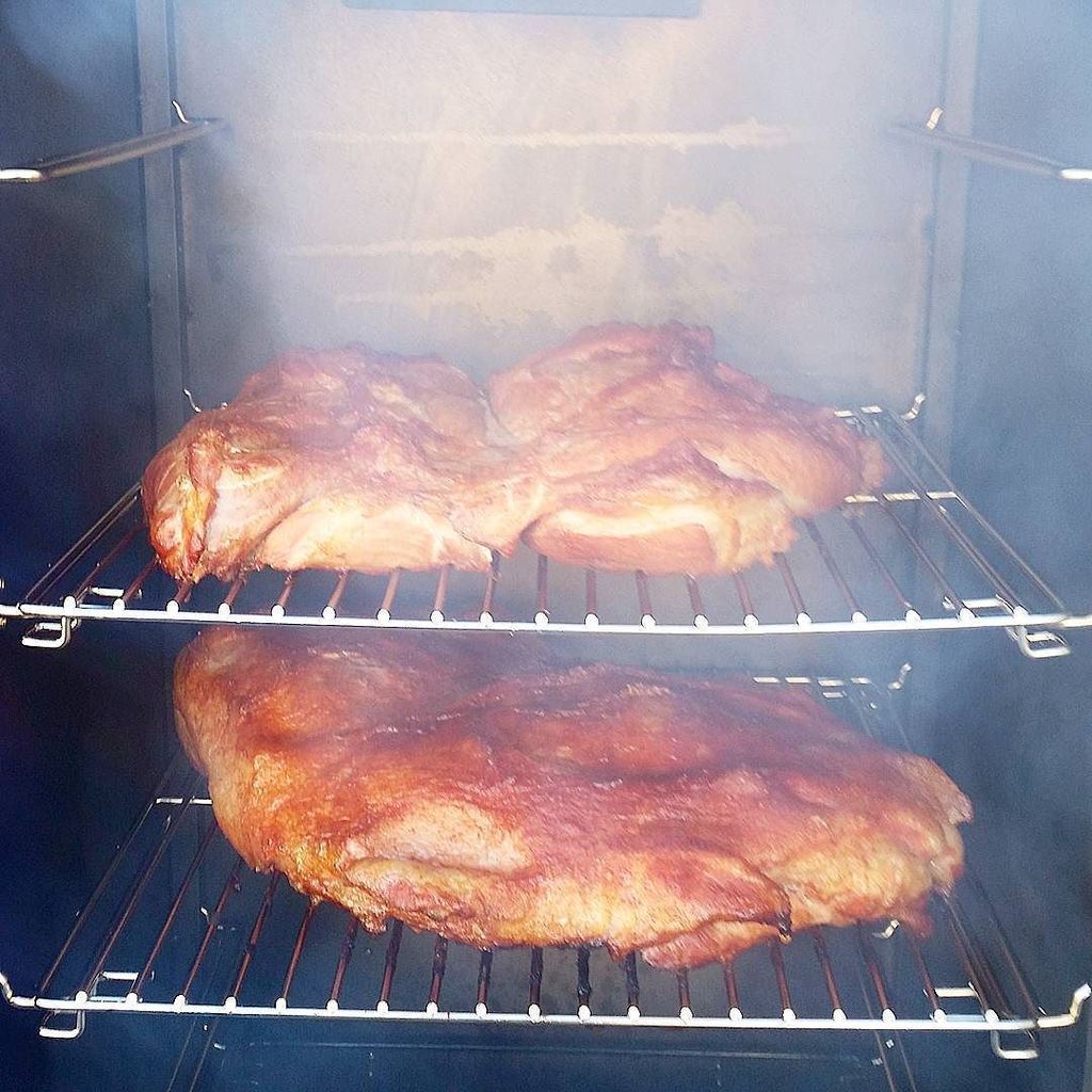 broncos_TO's tweet photo. New toy alert!!!!!
#smoker #smokedbrisket #toronto #trinitybellwoods #sliderbar #queenwest… https://t.co/xY8N0IfvK3 https://t.co/xviYly3Snj