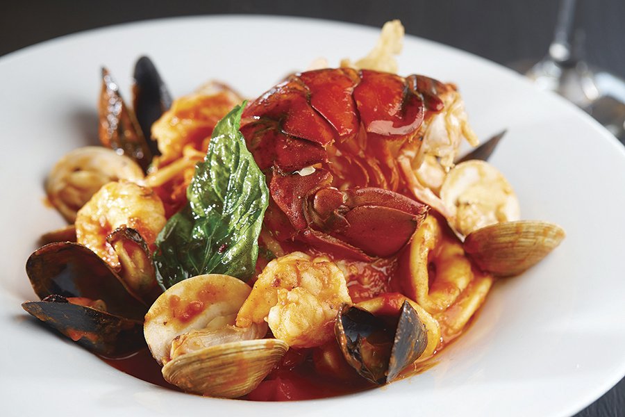 VicAndAngelo's tweet photo. It's okay, you can stare. #vicandangelos #seafood #pasta

Photo Credit: @LibbyVision https://t.co/uGq5Z7szSV