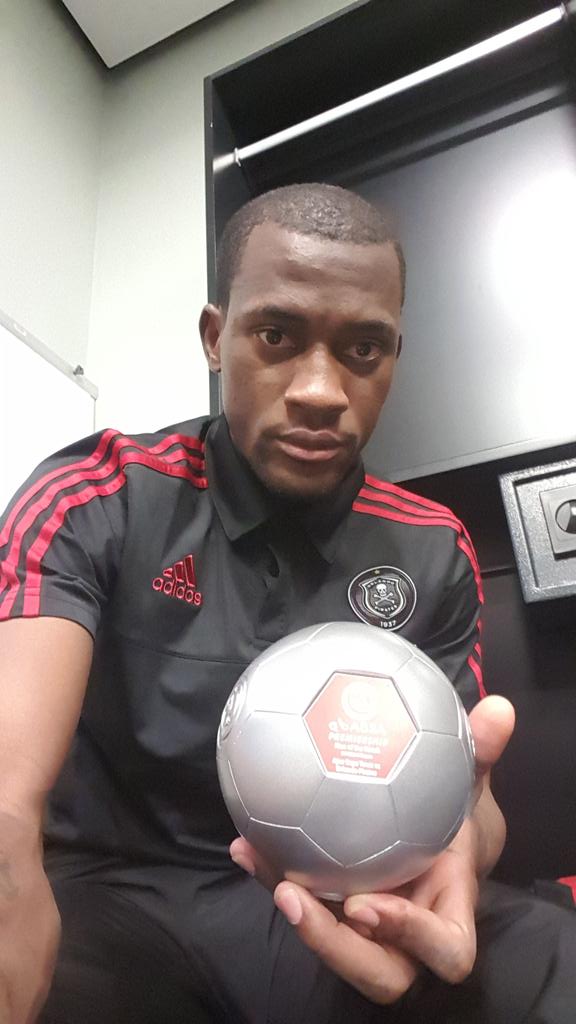 arusbinho's tweet photo. Ajax 1 vs 2 pirates y nombrado mejor del partido# gracias a Dios # ahora a seguir trabajando # up the bucs# https://t.co/ASapCVbH8a