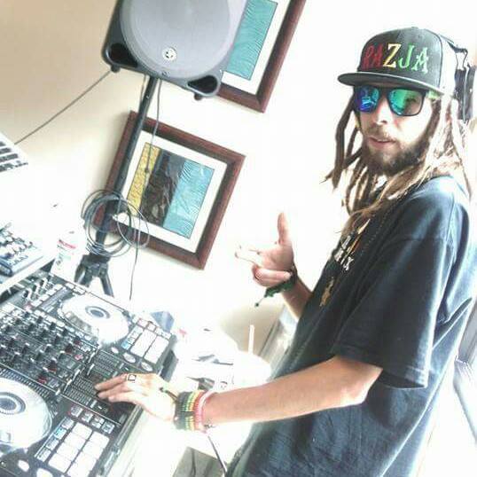 TexasReggae's tweet photo. 1-3p MTN it's @Selecta_Razja WED w @ReggaeMovement on @KZKOTheVibe FIND KZKO @TUNEIn or hit https://t.co/3HZg3Nj4Yx https://t.co/qF6O7eNU6K