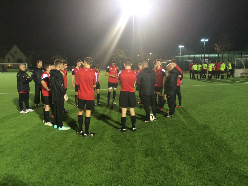 brianol16214767's tweet photo. Capita CoE u17s v u18s practice match this evening at Springfield Stadium. Developing Patterns of Play.@JerseyFA https://t.co/fJNS3yCWlO