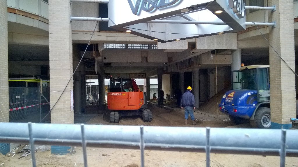 zeist_centrum's tweet photo. Ontkennen is onmogelijk, werkzaamheden gevels en toegang #V&D in volle gang op Emmaplein #Sectie-5 https://t.co/zKjRjUQF9X