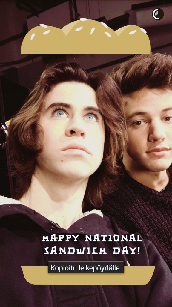 LotzkuK's tweet photo. @Nashgrier and @camerondallas ....perfect dinner!💙💙 #INLOVEWITHNASH #camerondallas #cameronlove #nashandcameron https://t.co/3Hm1wYcp9a