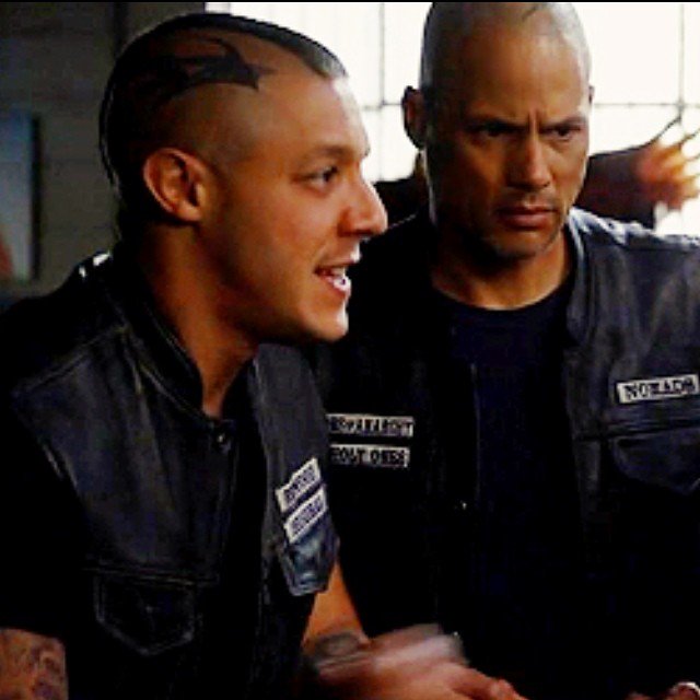 HappysCrewSOA's tweet photo. Teamwork #Happy @davidlabrava and #Juice @Theorossi #SonsOfAnarchy #HappysCrew https://t.co/IpY2CY7bDC