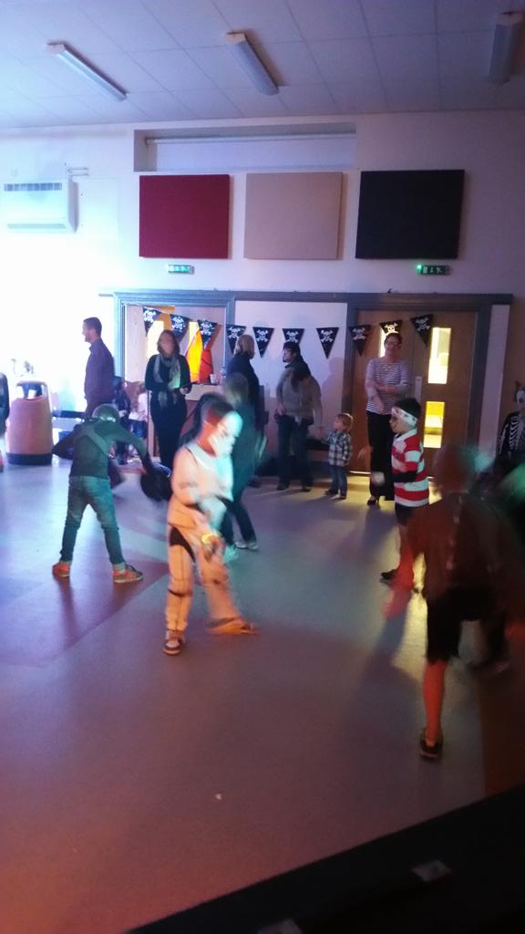 LitchardPrimary's tweet photo. Another great #FOLPS Jnr Halloween Disco. The children ♡'d it! @FOLPS https://t.co/aO2hyc6Msl