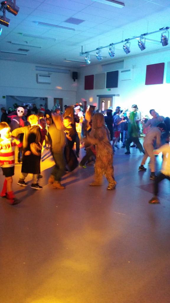 LitchardPrimary's tweet photo. Another great #FOLPS Jnr Halloween Disco. The children ♡'d it! @FOLPS https://t.co/aO2hyc6Msl