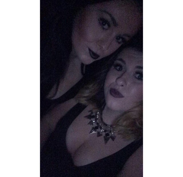 kerryblagg_x's tweet photo. My bestfriend &amp; sister all in one 👭👸🏽💋 @leanneblagg93 #soppytweet https://t.co/4NKzbsGHcX
